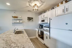 Pool & Lake Access! Sunset-View Gem in Osage Beach - Intérieur