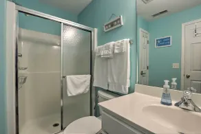 'the Lake Escape w/ Balcony & Pool Access! - Badrum
