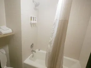 Days Inn by Wyndham Rolla - Salle de bain
