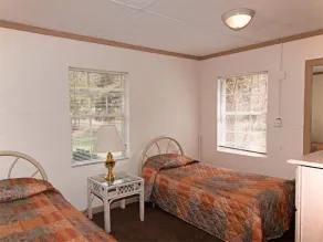 Lakeside Resort-Lakeside Cabins - Rum