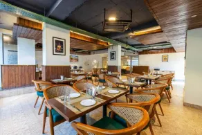 The PratiQ Luxe - Paschim Vihar - Restaurante