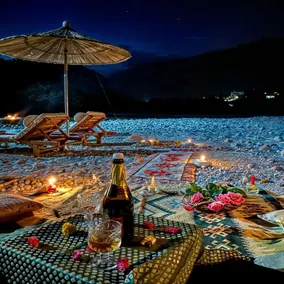 River Beach Resort - Trishuli - Restaurante para parejas