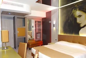 Hotel Camelia - Rum