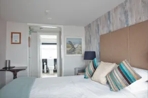 The Two Lifeboats - Room