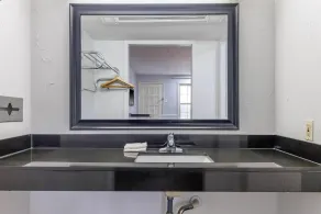 Motel 6 Dallas, TX – Downtown  - Salle de bain