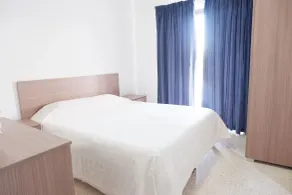 Shamrock Apartments - Room
