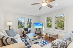 Steps to Beach + Sunset Views! East Marion Home - Interiør