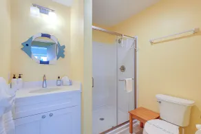Steps to Galveston Beach: Dog-Friendly Gem w/ Yard - Interiör
