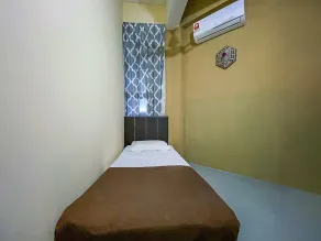 SPOT ON 90042 One Plaza Eco Hotel - Room