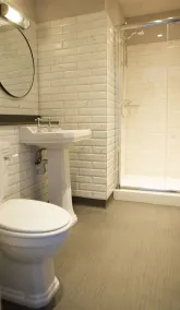 Wynnstay Arms, Ruabon, Wrexham - Bathroom