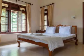 Crystal Homestay by StayVista - 4BR - Zimmer