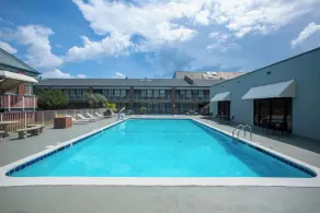 Days Inn by Wyndham Mobile I-65 - Piscine