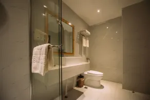 Ninglai Hotel - Bathroom