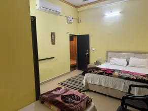 Hotel in Naimisharanya - Habitación