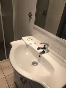 Guiding Star Motel & Hotel - Bathroom