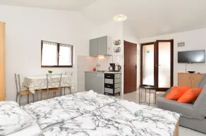 Apartment 535 - Room
