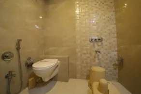 Hotel Grand Pragati - Bathroom