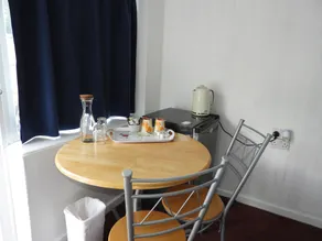 All Seasons Gatwick Guest House & Parking - Rom