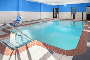 Holiday Inn Express and Suites Columbus Edinburgh by IHG - Pool