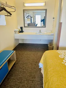 Days Inn by Wyndham Fort Wayne - Salle de bain