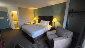 Copley Inn & Suites By OYO Akron OH - Chambre
