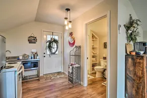 Cozy Lewisburg Getaway w/ Deck + Lake Access! - Interior