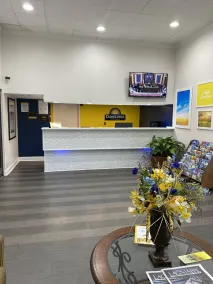 Days Inn & Suites by Wyndham Mobile - Hall