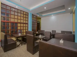 OYO 287 Hotel Buddha Palace - Restaurante