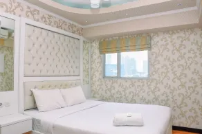 Nice and Homey 1BR at The Wave Kuningan Apartment By Travelio - Zimmer