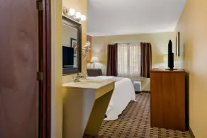 Quality Inn Ashland I 71 & US 250 - Room