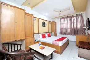 OYO 17430 Gulshah Hotel - Room
