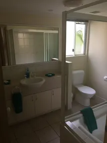 Cairns Golf Course Apartment - Bathroom