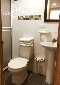 Hotel Riviera Plaza - Bathroom