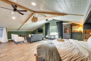 Cozy Altoona Studio w/ Fire Pit: Farm On-site! - Interiør