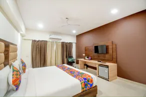 FabHotel Xen Suites - Hotel & Resorts - Zimmer