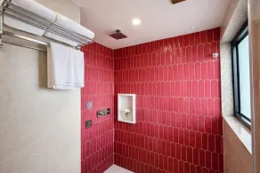 Saffron Stories Boutique Hotels, Rajpur Road - Badezimmer