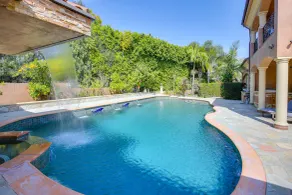 Spacious Fullerton Villa w/ Private Pool & Hot Tub - Intérieur