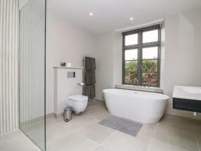 Court Lodge - Bathroom
