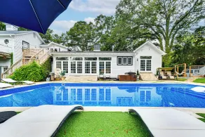 Spacious Durham Home w/ Fire Pit & Hot Tub! - Interiör