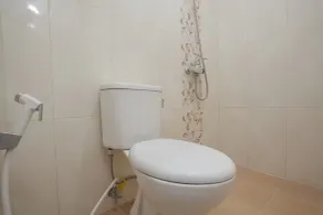 Reddoorz @ Kertajaya Surabaya - Bathroom