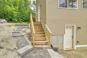 Lakefront Alton Bay Retreat w/ Dock Near Beaches! - Innvendig