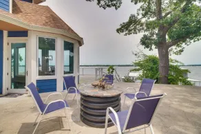 Indoor Pool + Waterfront Deck: Spacious Jay Home - Innenbereich