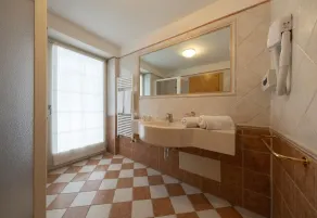  Hotel Gran Chalet Soreghes - Badezimmer