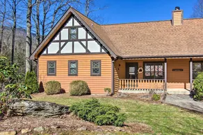 Furnished Deck + Mtn Views: Burnsville Cabin! - Interiör