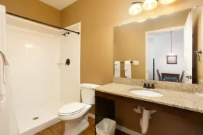 The Lodge At Kenedy - Bathroom