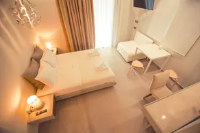 IO Luxury Pool & Hot Tub Suites - Rom