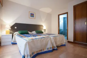 Apartamentos Goya 75 - Chambre