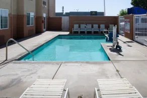 Microtel Inn & Suites Lodi - Piscina