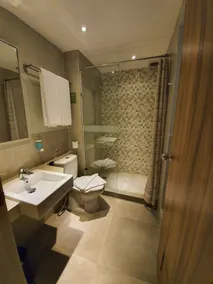 Hart Hotel Premium Rapatmaja - Bathroom