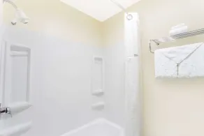 Baymont by Wyndham Waukesha - Salle de bain